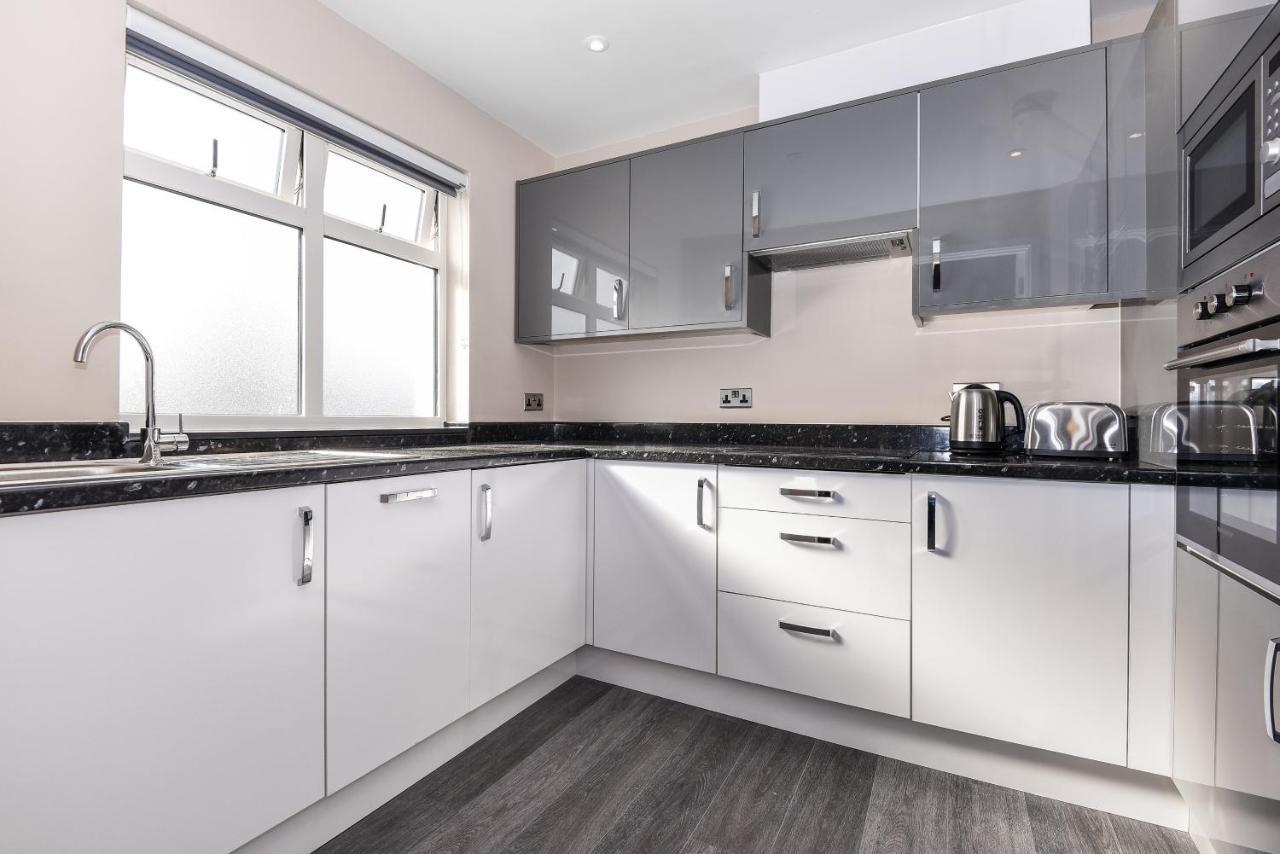 Magna House Apartment Egham Exterior photo